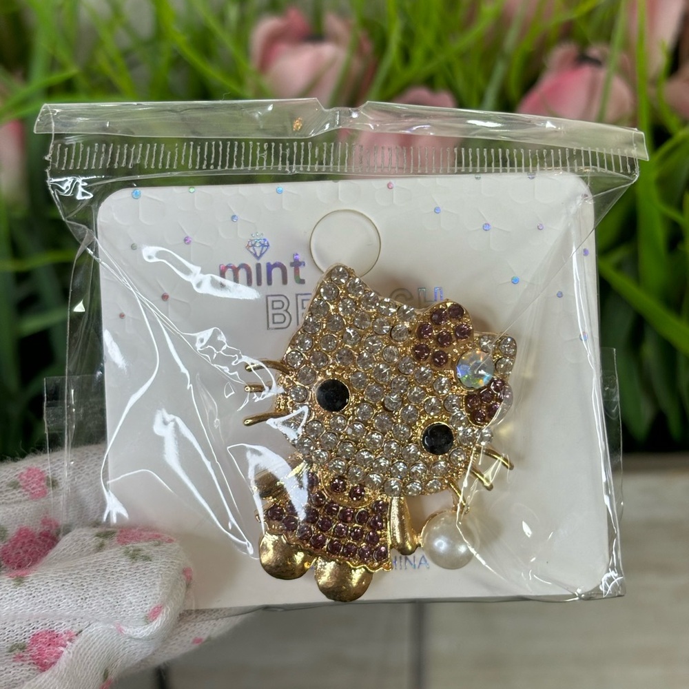 NWT Hello Kitty Brooch